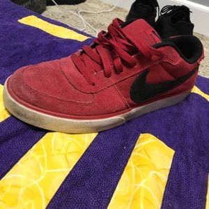 Nike suede mavrk low