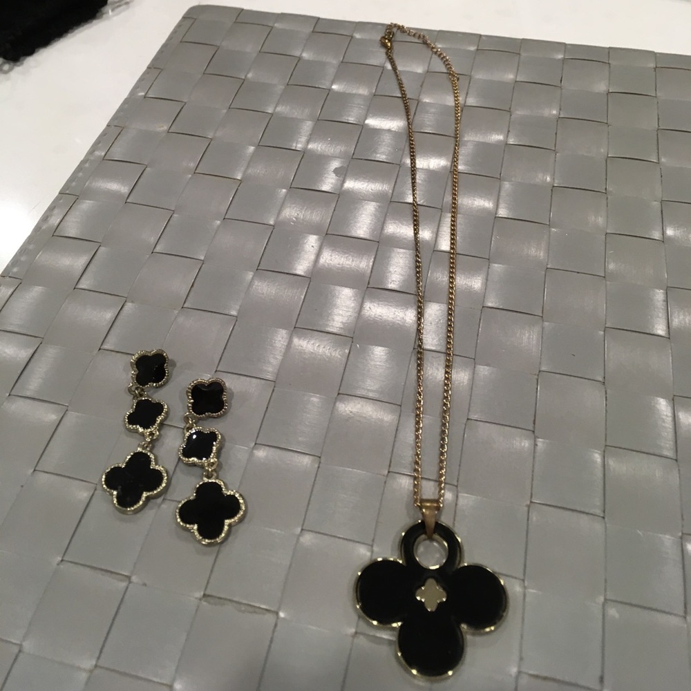Clover Onyx Necklace