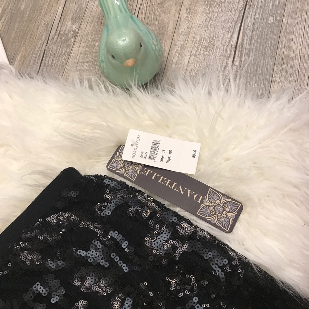 NWT Dantelle Black Damask Sequin Overlaid Skirt