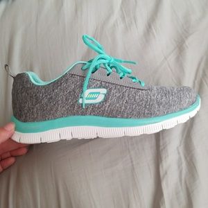 SKECHERS MEMORY FOAM 7.5