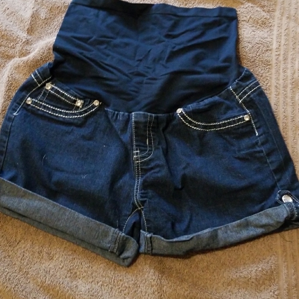 Maternity shorts