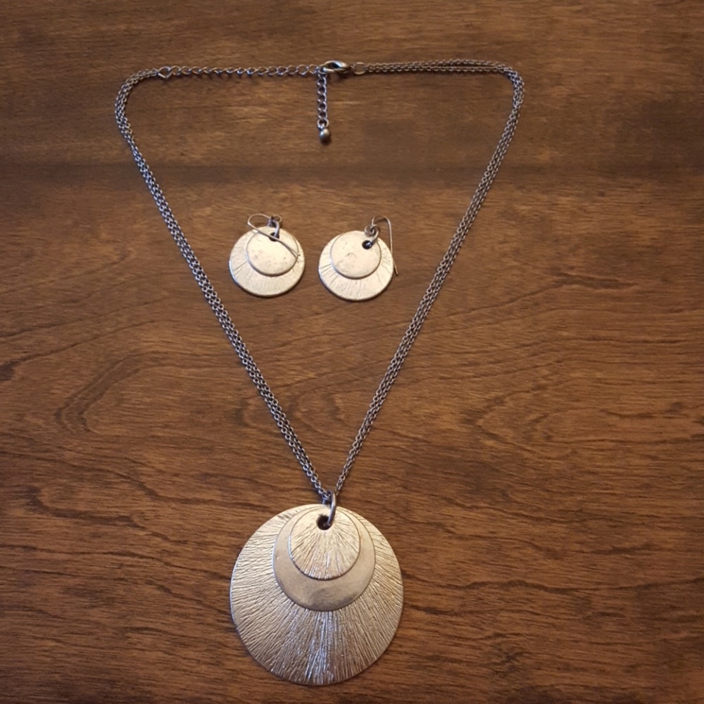 Statement necklace with earrings