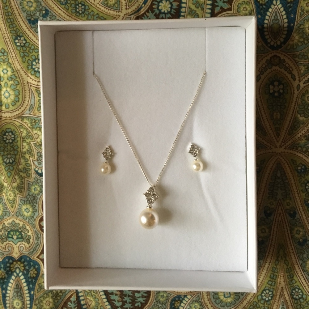 Pearl Drop Pendant and Earrings Set