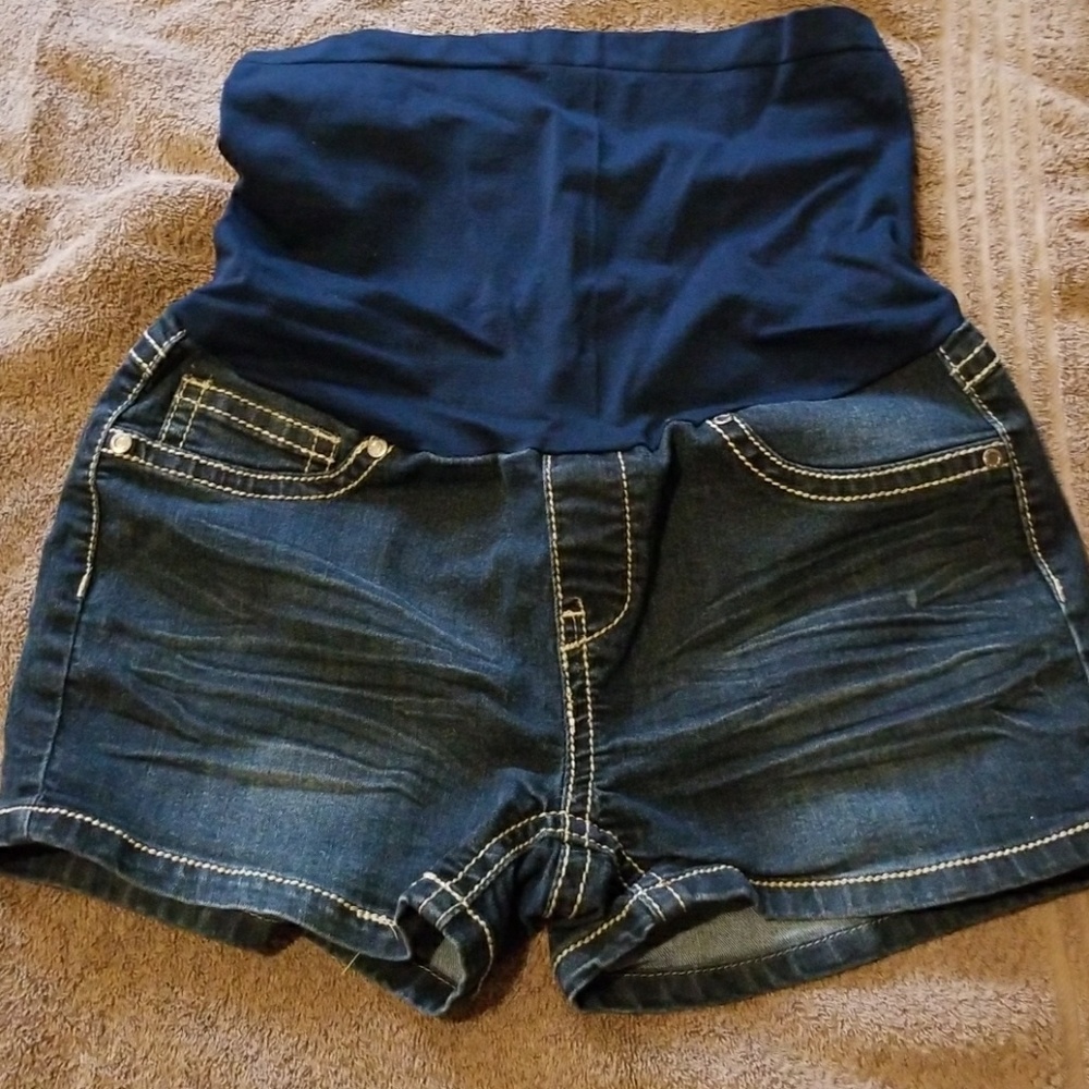 Maternity shorts