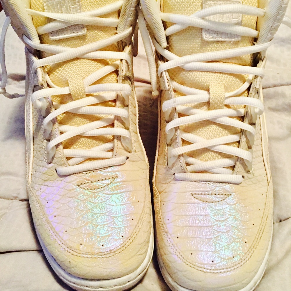 Nikes - Picture 2 of 4