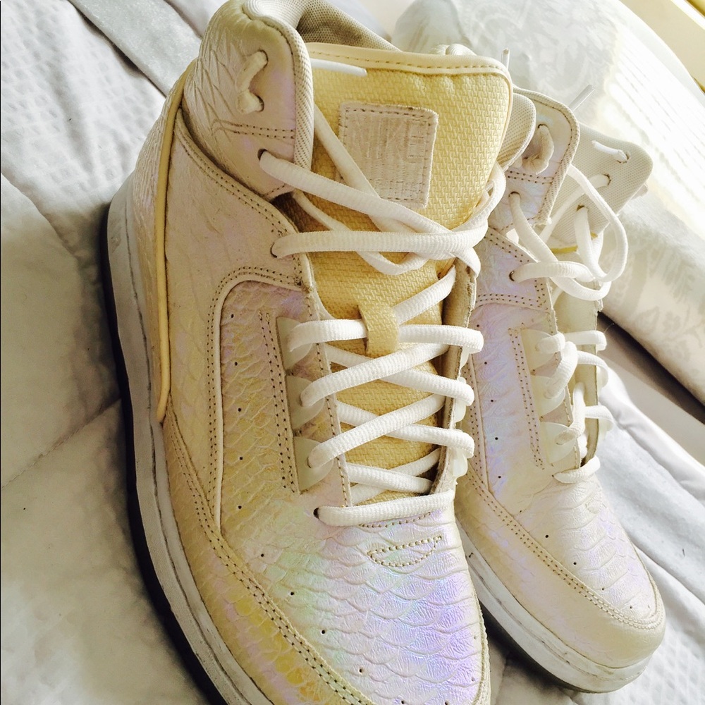 Nikes - Picture 3 of 4
