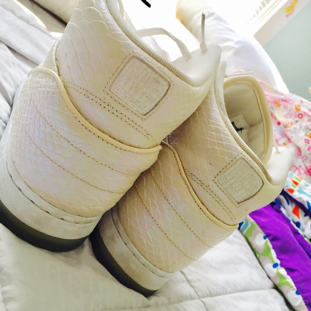 Nikes - Picture 4 of 4