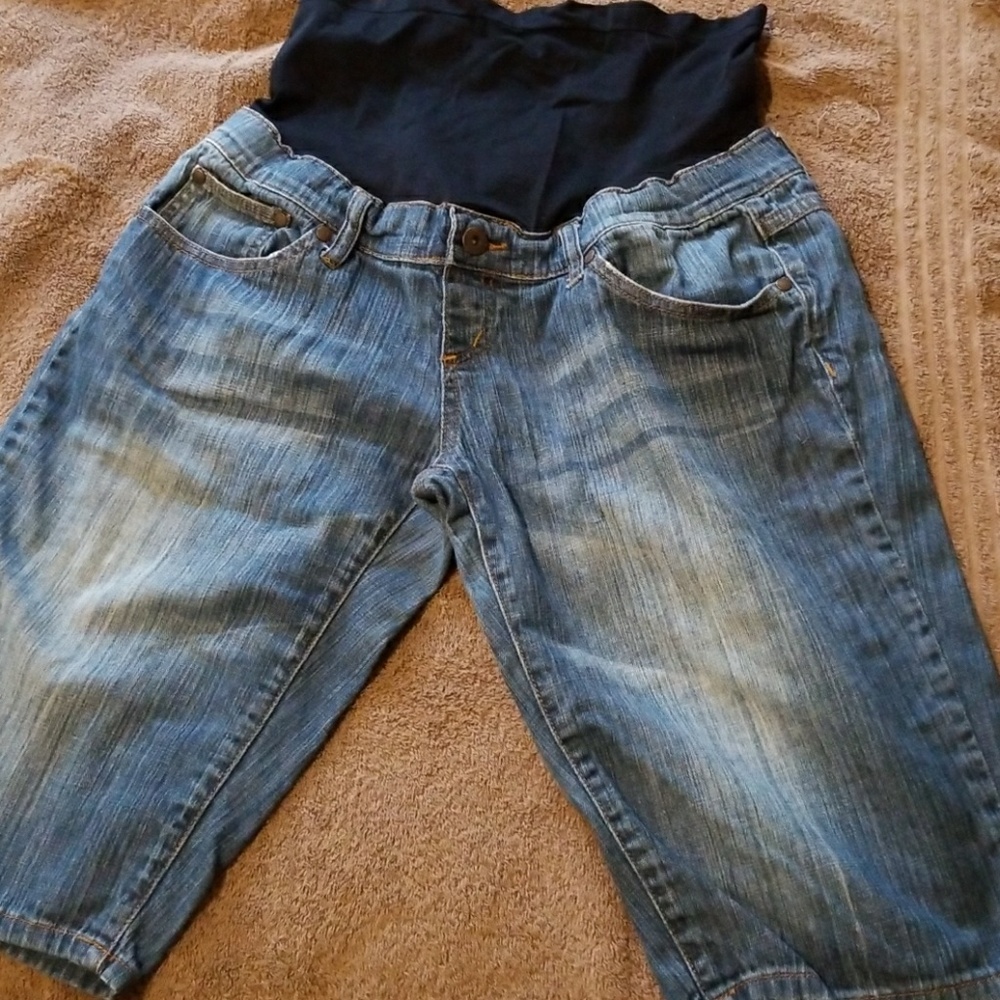 Maternity shorts