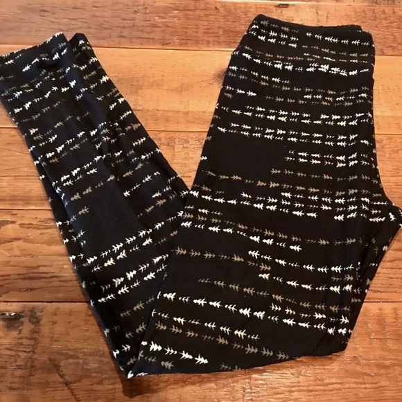 LuLaRoe Other - OS LuLaRoe Pine Tree Arrow Leggings