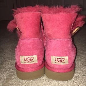 Mini Bailey Button Cerise Ugg