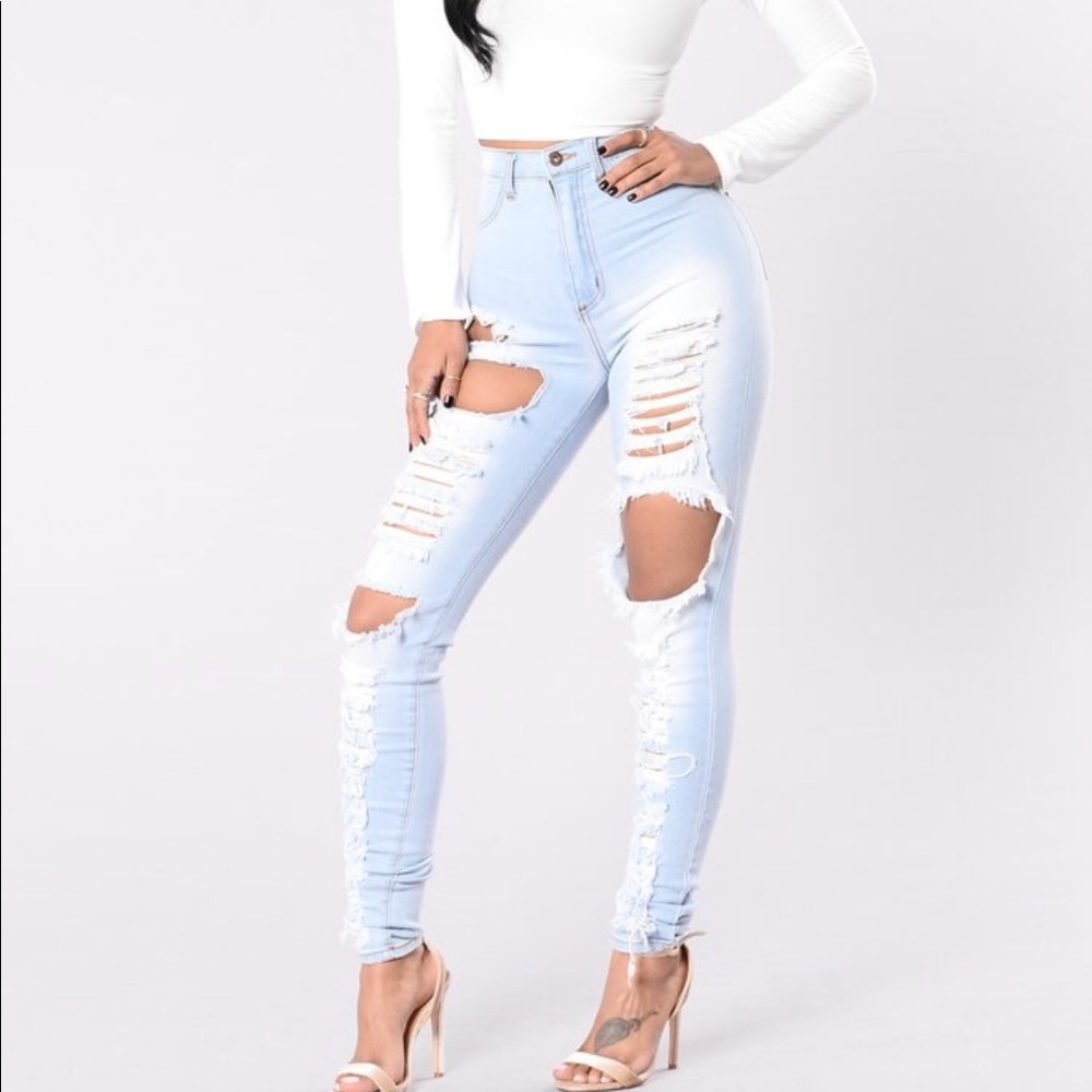 FASHION NOVA Lay Off Jeans✨