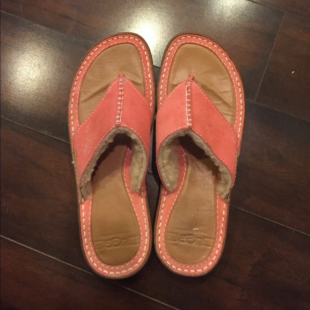 Comfy Ugg flip flops