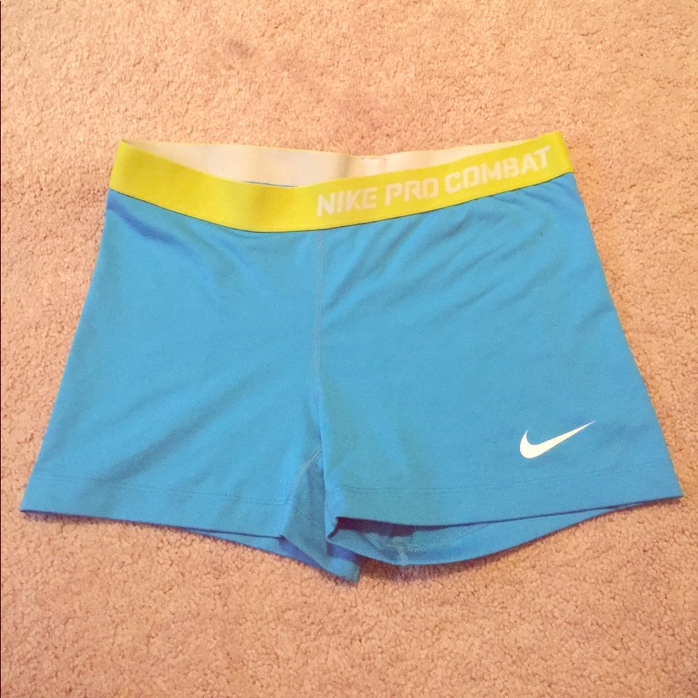 SALE: 😍Nike Pro combat!