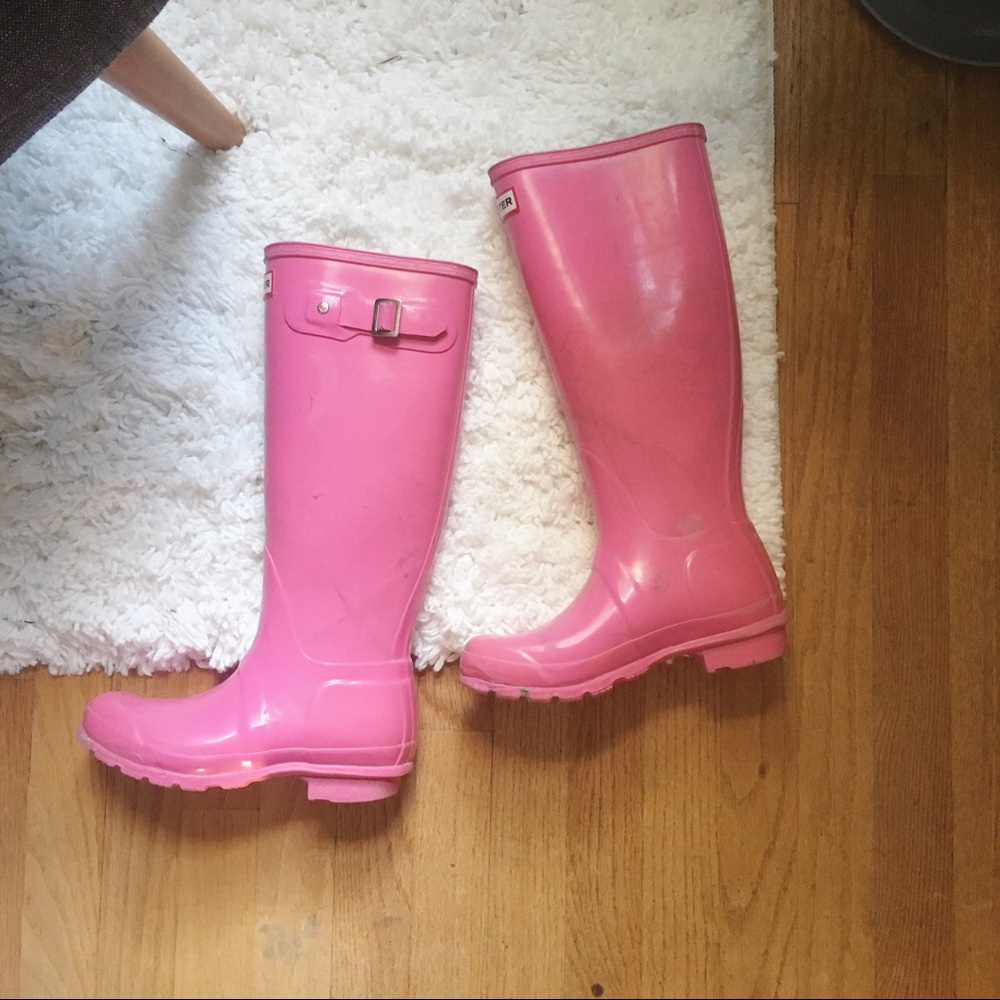 lipstick pink Hunter Wellington boots! 💖