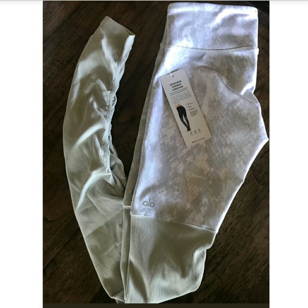 ⚡Flash Sale⚡NWT Alo Yoga Goddess Leggings