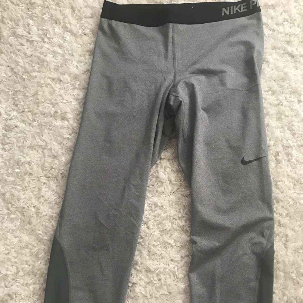 Cropped Nike Pros