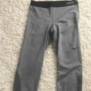 Cropped Nike Pros