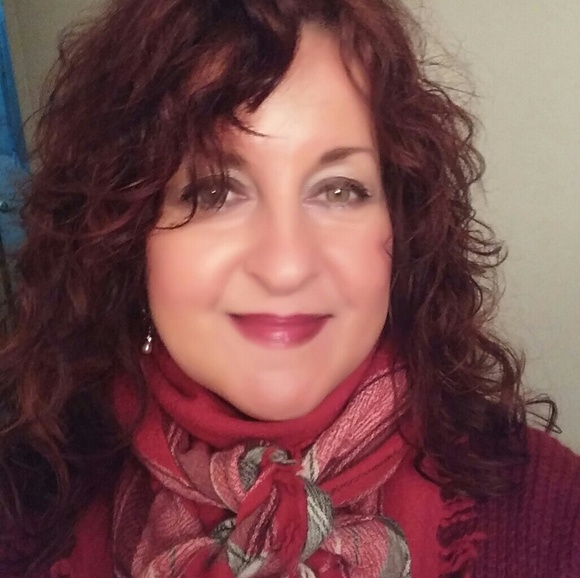 Meet your Posher, Camille - Picture 2 of 3