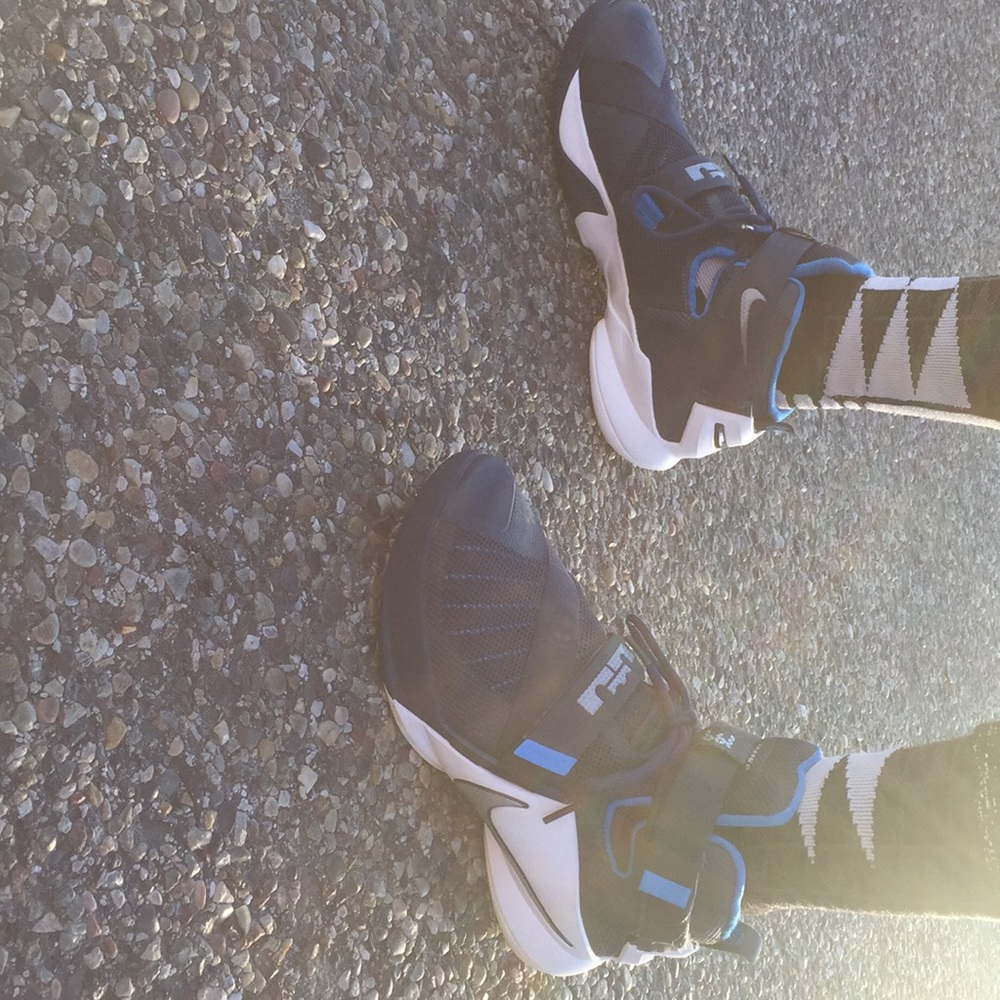 LEBRON 9 SOLDIER SIZE 10 + (optional) LEBRON SOCKS