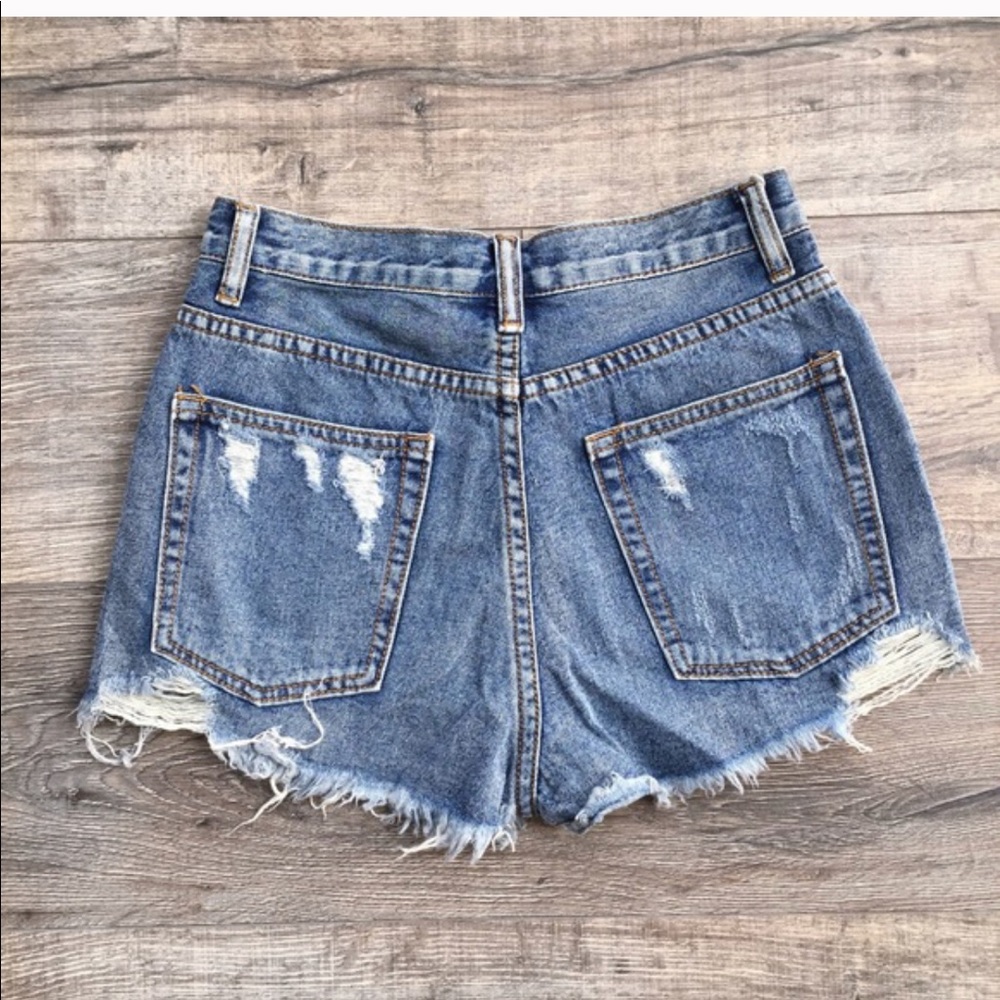 High Waisted Show Pocket Shorts - Picture 2 of 8