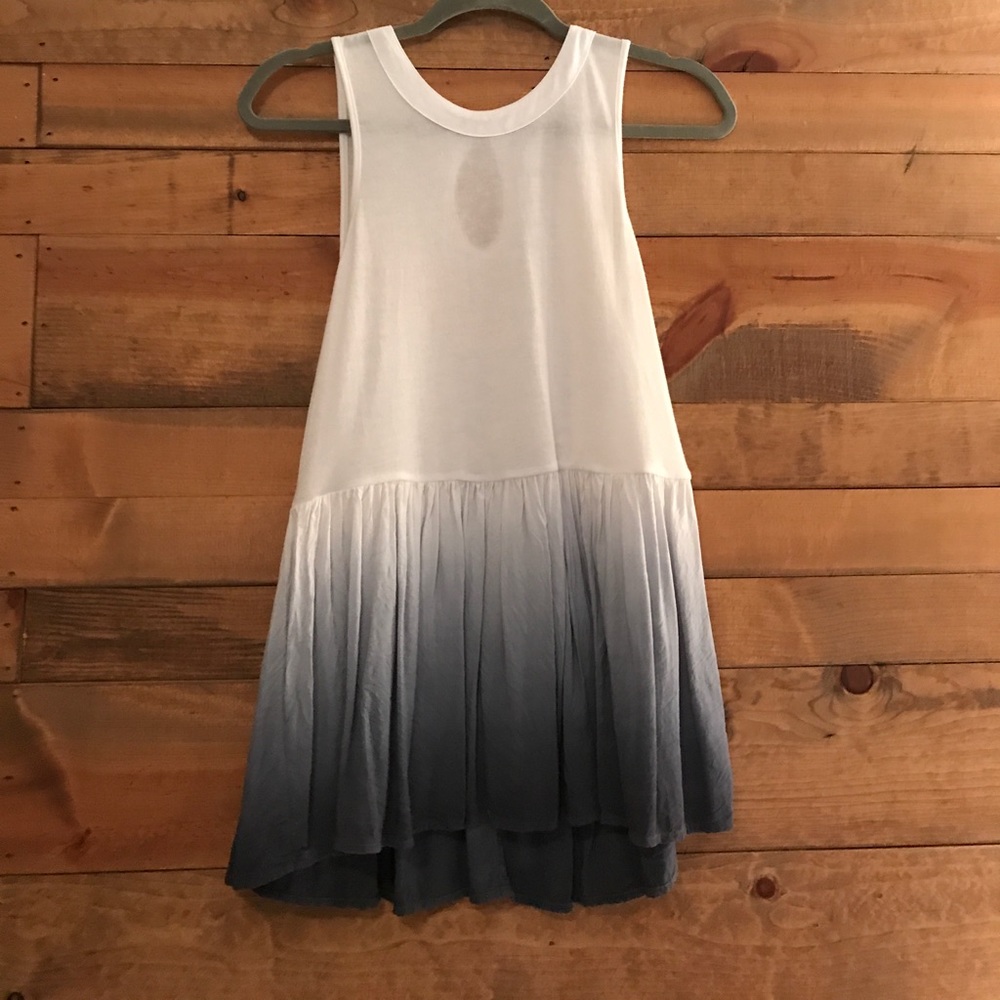 Fun ombré top with key hole back.