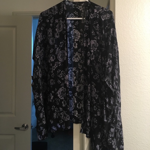 Forever 21 Other - Forever 21 Floral Kimono