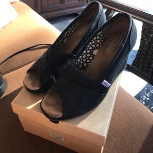 TOMS Wedge