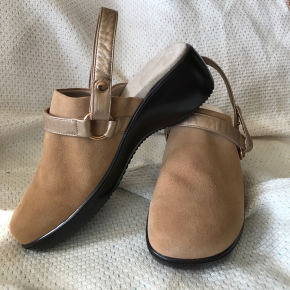Vionic Shoes - Vionic Tan Slingback Clogs.