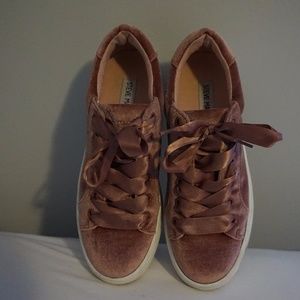 Steve Madden Bertie Velvet Platform Sneaker