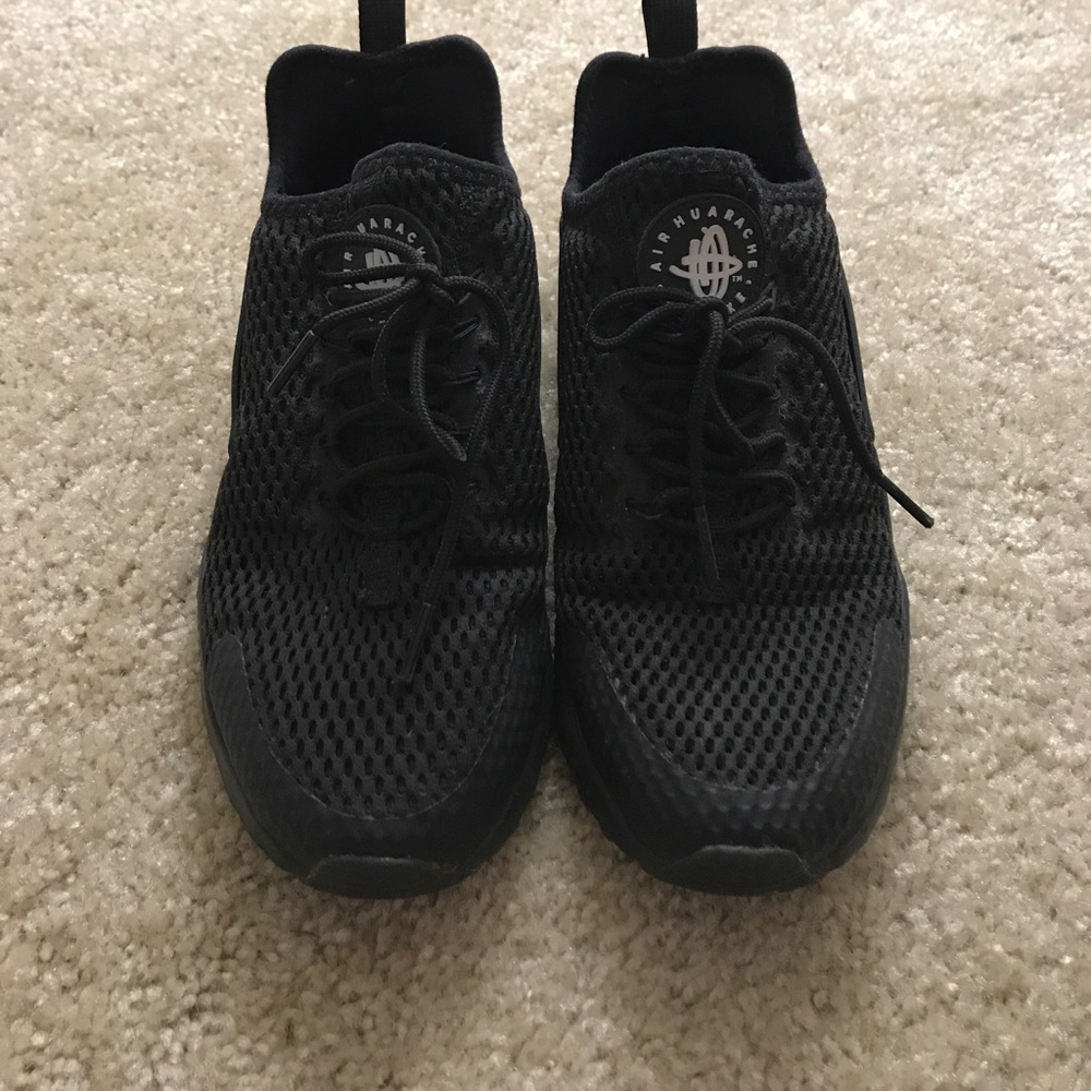 SOLD Black Nike Huaraches