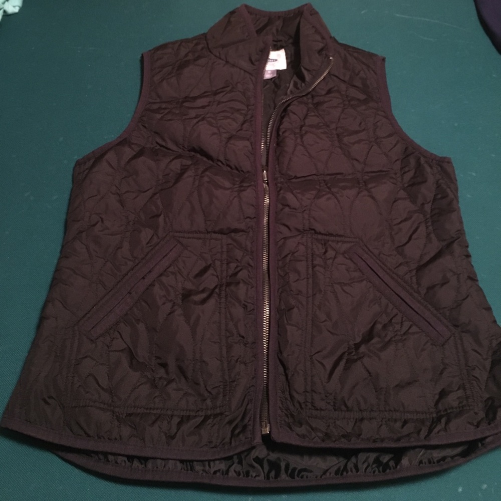 Black Old Navy Puffer Vest