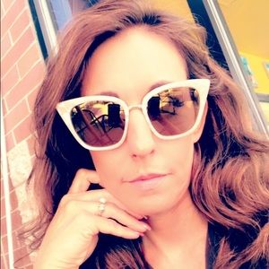 Meet your Posher, Rebecca