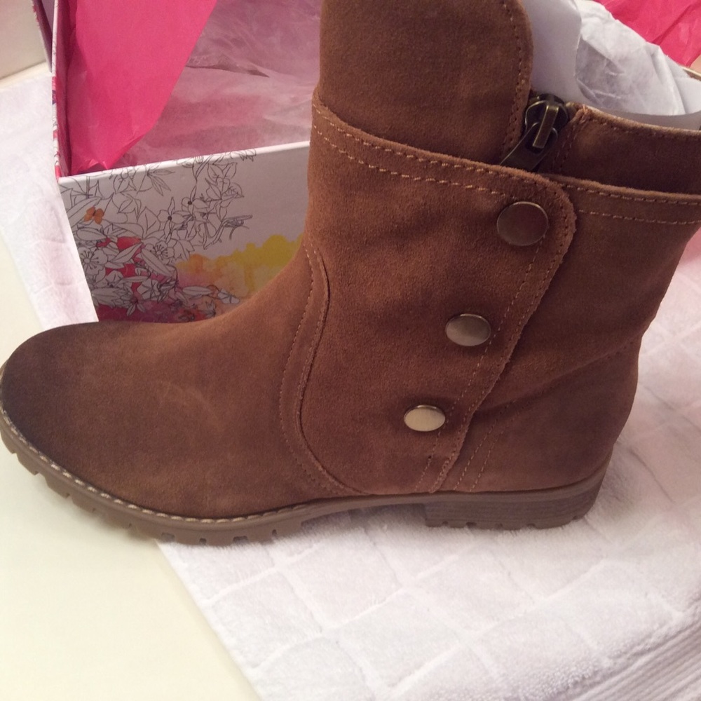 Reduced Suede Ankle Distressed Dark Camel Boots