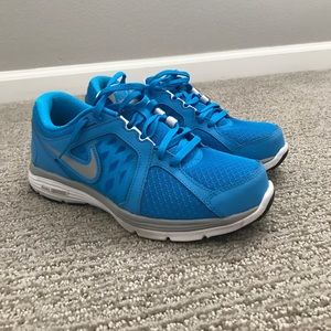 Blue Nike dual fusion run.