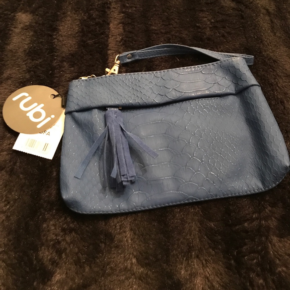 Rubi wristlet