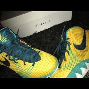 💥💥💥NIKE KYRIE IRVING