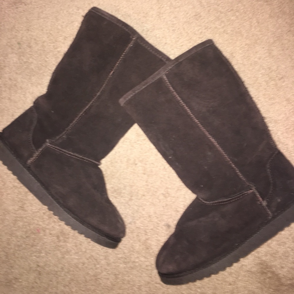 Brown snow boots