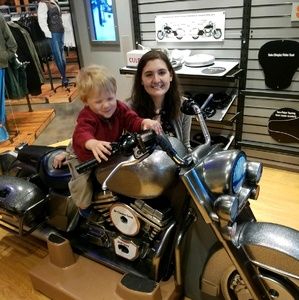 Meet your Posher, Hayley