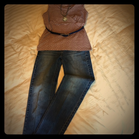 🎈Just Reduced🎈WHBM Classic Embroidered Jeans - Picture 1 of 6