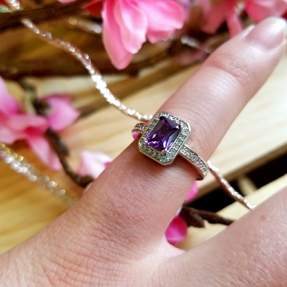 Beautiful Ring - Picture 2 of 4