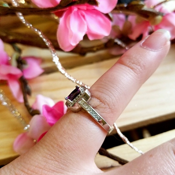 Beautiful Ring - Picture 3 of 4