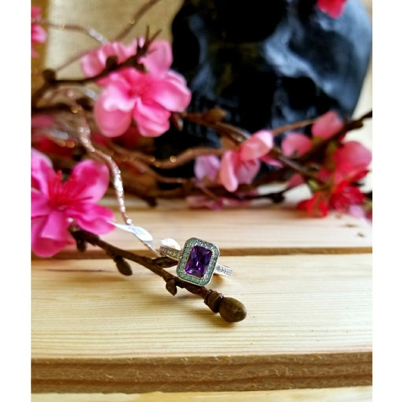 Beautiful Ring - Picture 4 of 4