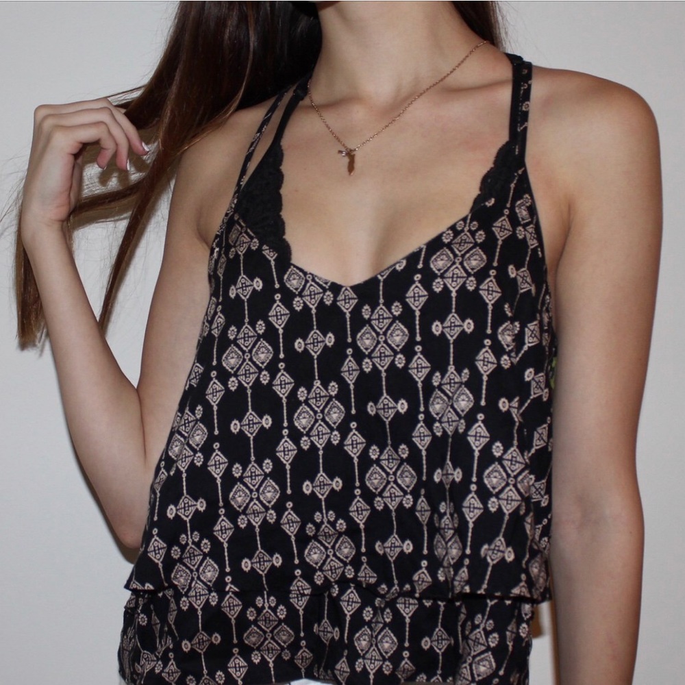 Geometric flowy tank 💛