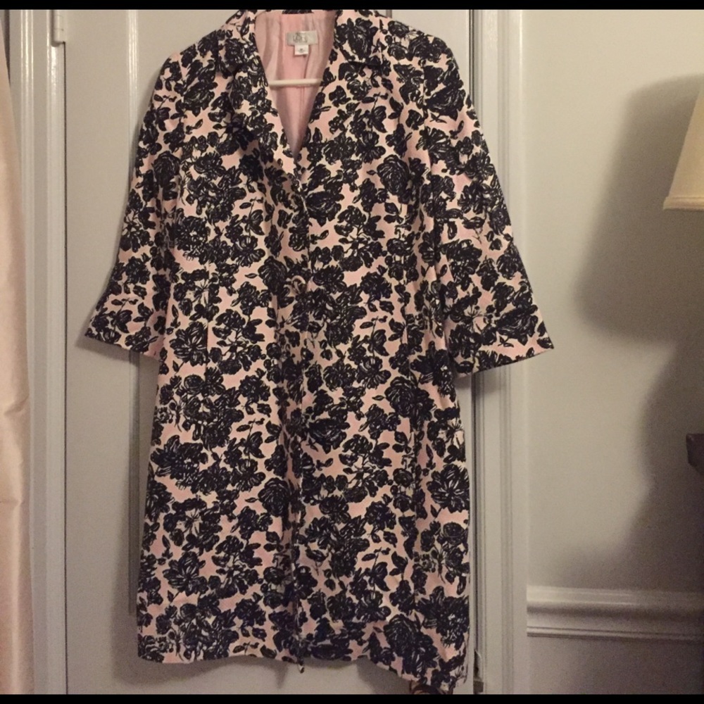 Ann Taylor loft coat. Quarter length sleeves