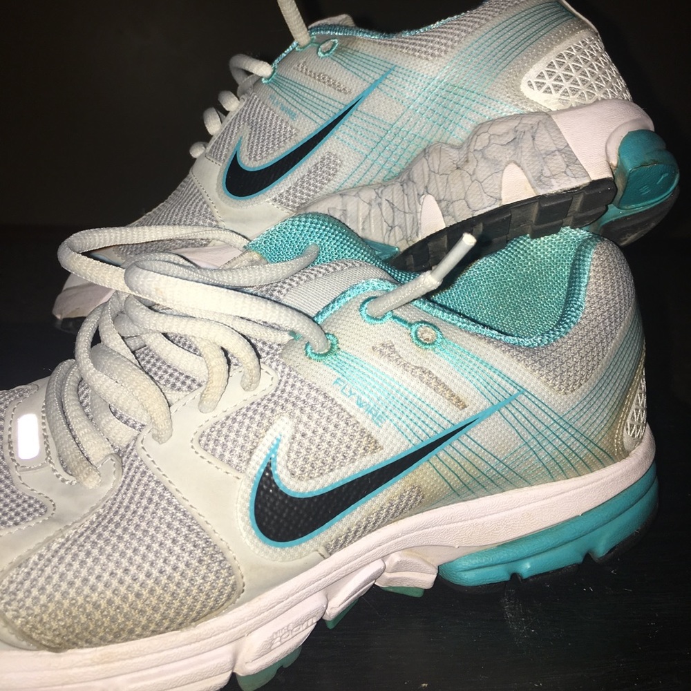 Nike turquoise Structure 15 Gym Shoes