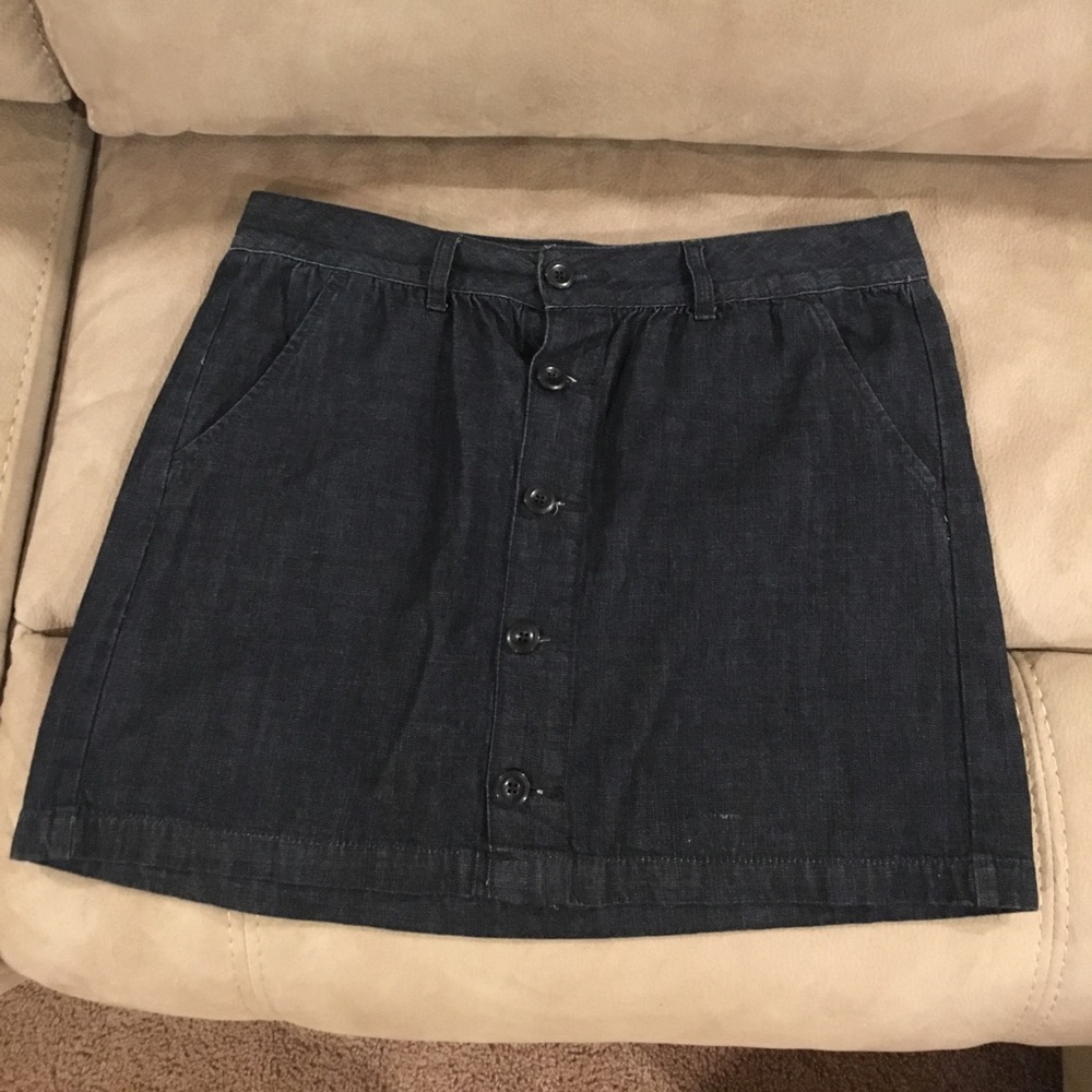 Super cute dark wash Jean skirt