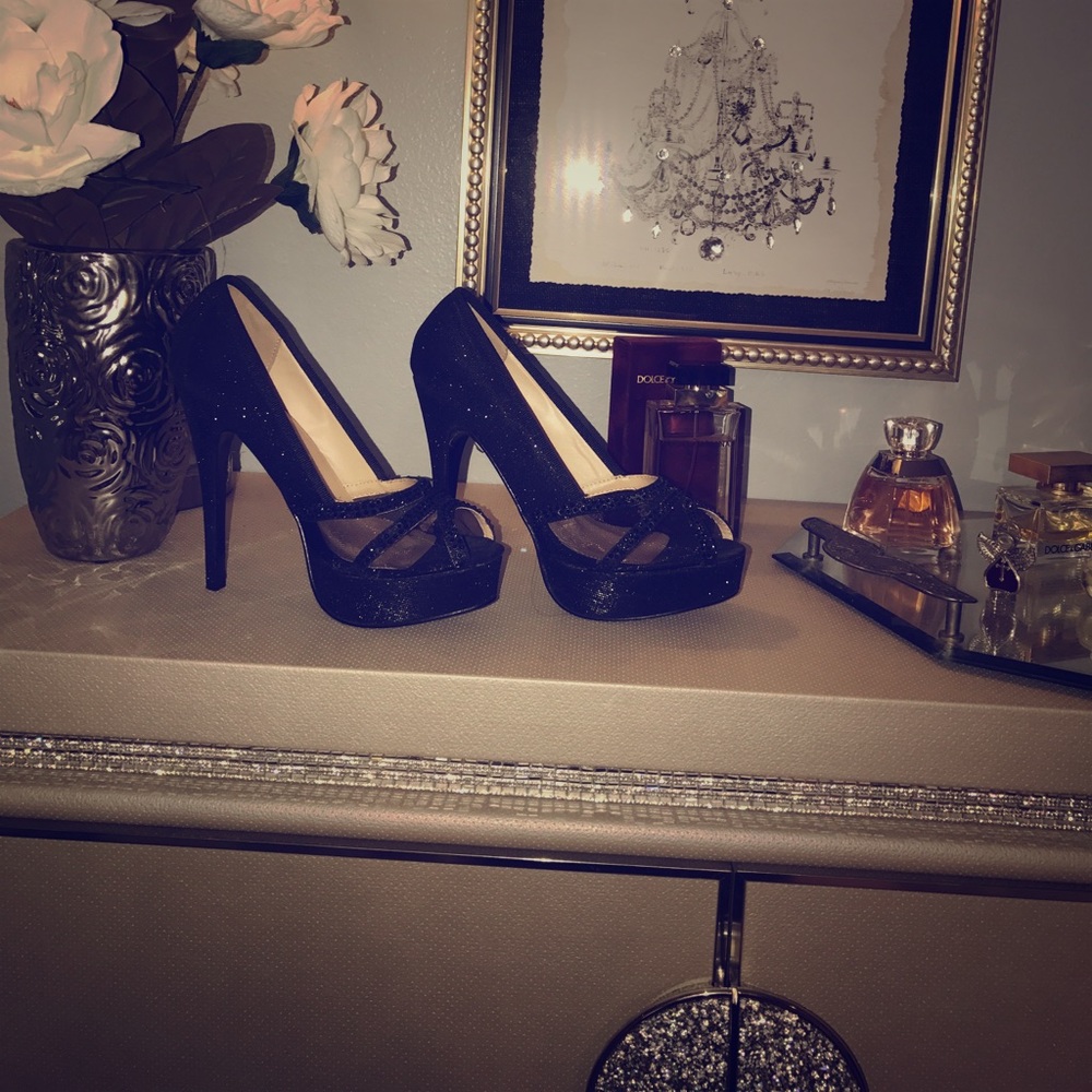 Beautiful black sparkle platform, open toe