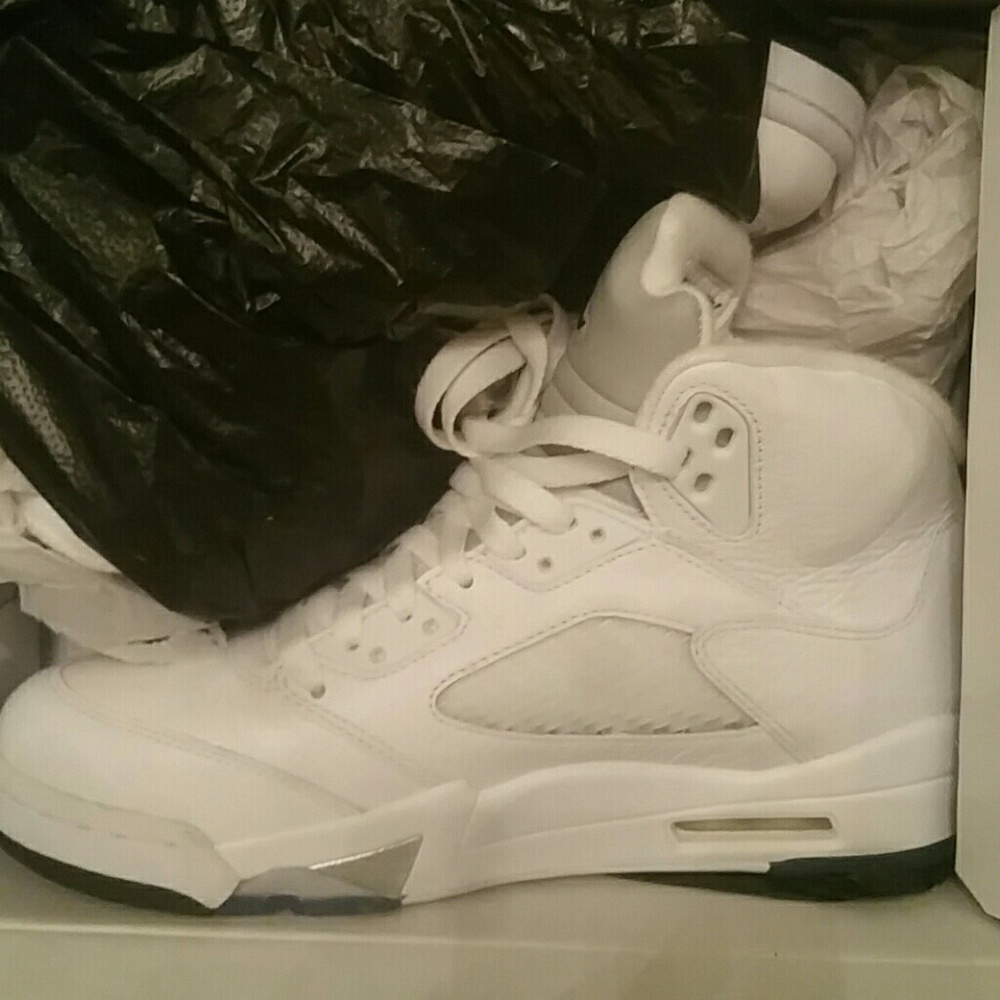 Air Jordan 5 Retro  Men US 8  Womans US 10
