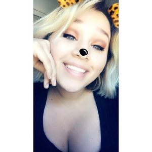 Meet your Posher, Alexis