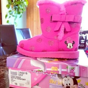 Minnie cozy boot size 10 for girls.